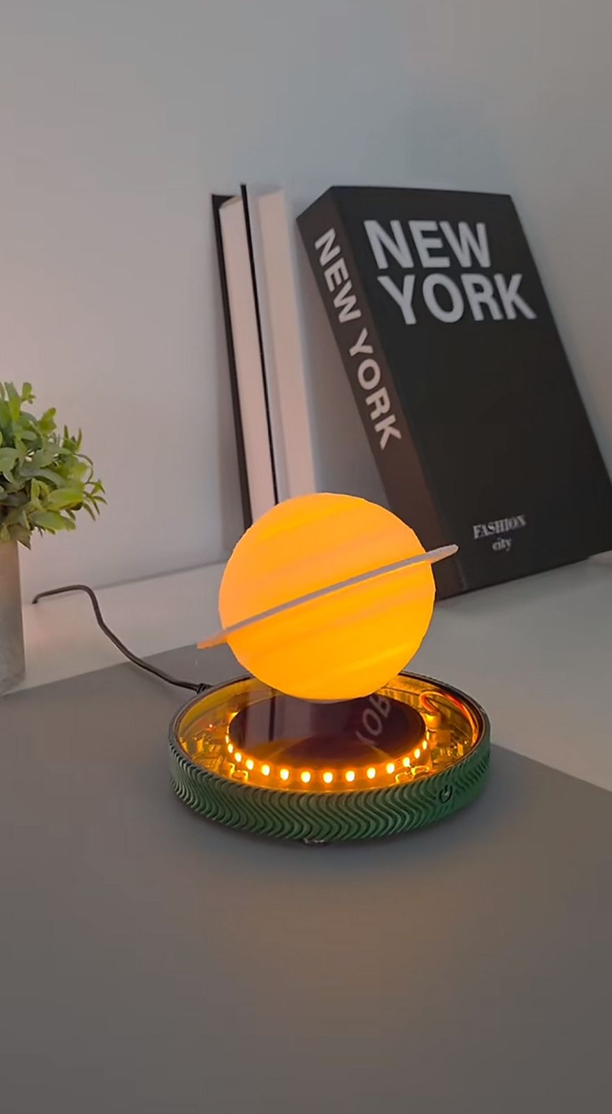 🌙 Magnetic Floating Moon Lamp